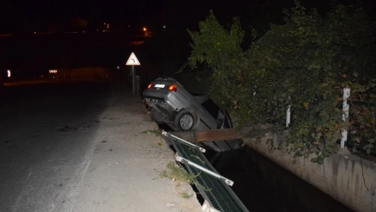 Kanala uçan araçtan burnu kanamadan çıktı