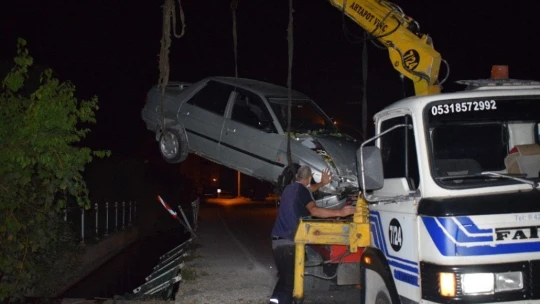 Kanala uçan araçtan burnu kanamadan çıktı