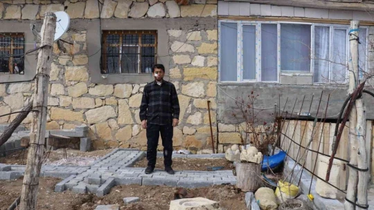 Kansere yakalandı, sanatla hayata tutundu