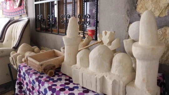 Kansere yakalandı, sanatla hayata tutundu