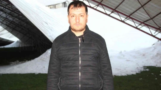 Kar nedeniyle halı sahanın çatısı çöktü