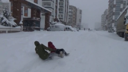 Kara hasret kalan çocuklar doyasıya eğlendi