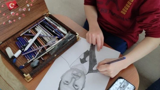 Kara kalem portresiyle anlamlı teşekkür