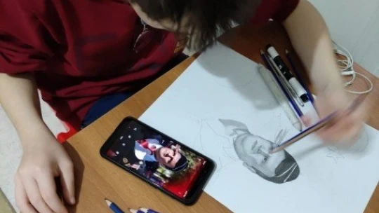 Kara kalem portresiyle anlamlı teşekkür