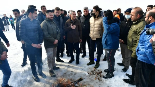 Karda doğa yürüyüşü renkli anlara sahne oldu