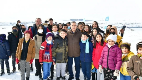 Karda doğa yürüyüşü renkli anlara sahne oldu