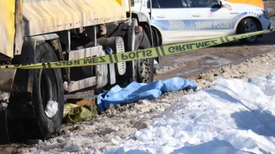 Karda kayarak kamyonun altına giren kadın feci şekilde öldü