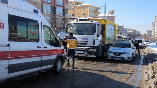 Karda kayarak kamyonun altına giren kadın feci şekilde öldü