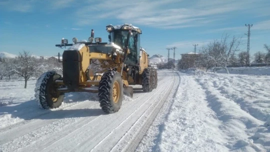 Karla kapanan 138 köy yolu ulaşıma açıldı