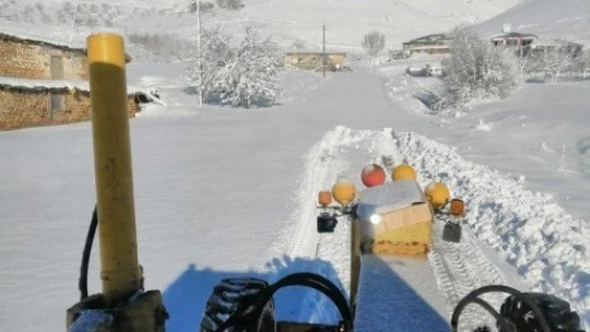 Karla kapanan 138 köy yolu ulaşıma açıldı