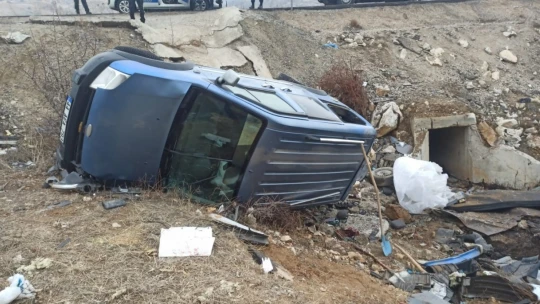 Kayseri yolunda şarampole yuvarlandı