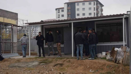 Kavgayı ayıran işçi pompalı tüfekle vuruldu