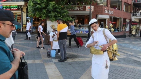 Kavurucu sıcakların vazgeçilmezi meyan şerbeti