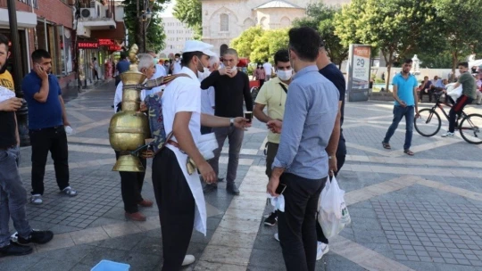 Kavurucu sıcakların vazgeçilmezi meyan şerbeti