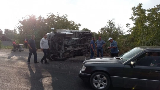 Kayganlaşan yolda kaza meydana geldi