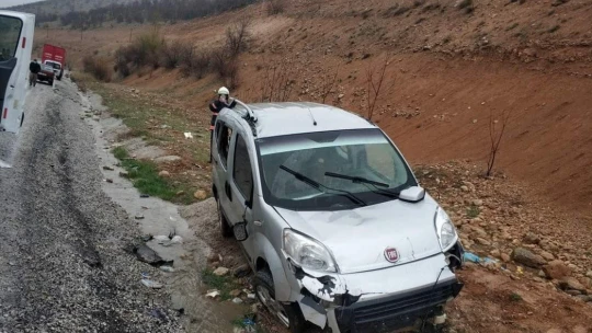 Kayganlaşan yol kazaya neden oldu: 1 ölü, 3 yaralı