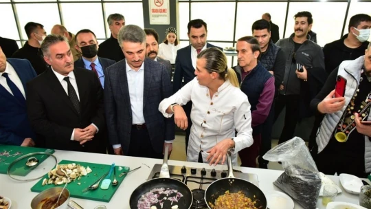 Kayısı Çiçeği Şenlikleri work show ile sona erdi