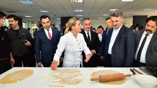 Kayısı Çiçeği Şenlikleri work show ile sona erdi