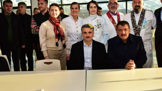 Kayısı Çiçeği Şenlikleri work show ile sona erdi