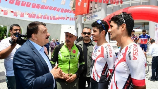 Kayısı Festivali 1.Ulusal Arslantepe Bisiklet Yarışı yapıldı