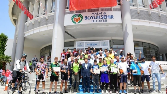 Kayısı Festivali 1.Ulusal Arslantepe Bisiklet Yarışı yapıldı