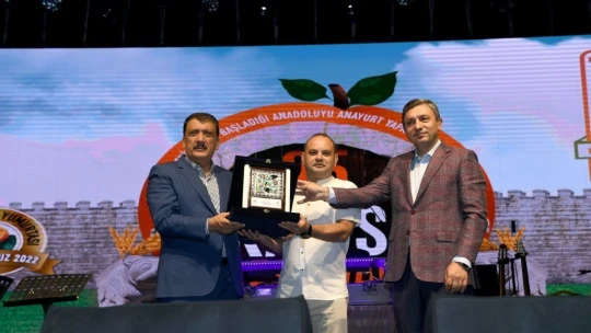 Kayısı Festivali, Eypio ve Serdar Ortaç konserleriyle sona erdi