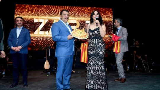 Kayısı festivali, Kutsi ve Zara konseriyle sona erdi