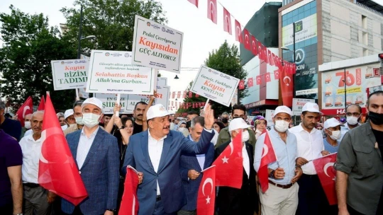 Kayısı festivalinde kortej yürüyüşüne yoğun ilgi