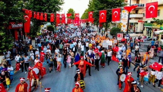 Kayısı festivalinde kortej yürüyüşüne yoğun ilgi