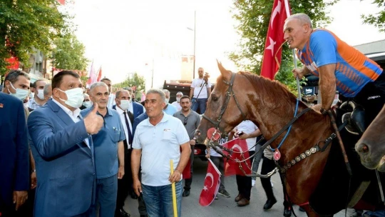 Kayısı festivalinde kortej yürüyüşüne yoğun ilgi