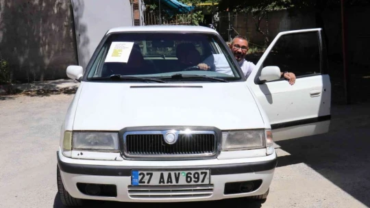 Kayısı talebine yetişemeyince aracını kayısı ile takas etme yoluna gitti