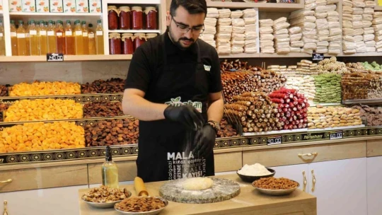 Kayısıdan pizza yaptı