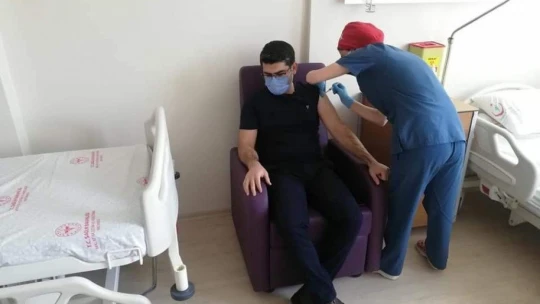 Kaymakam Dolaş korona virüs aşısı oldu