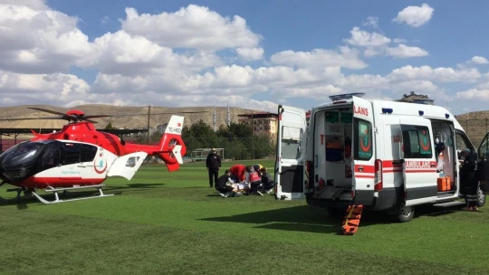 Kazada ağır yaralanan kişinin imdadına hava ambulansı yetişti