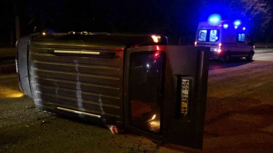 Kazada arkadaşı yaralanan sürücü ortalığı birbirine kattı