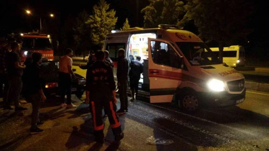 Kazada arkadaşı yaralanan sürücü ortalığı birbirine kattı