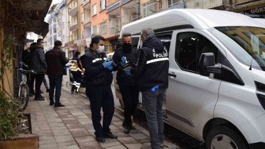Kendisinden haber alınamayan yaşlı adam küvette ölü bulundu
