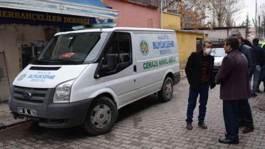 Kendisinden haber alınamayan yaşlı adam küvette ölü bulundu