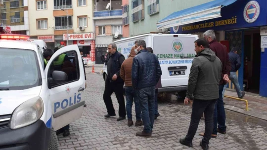 Kendisinden haber alınamayan yaşlı adam küvette ölü bulundu