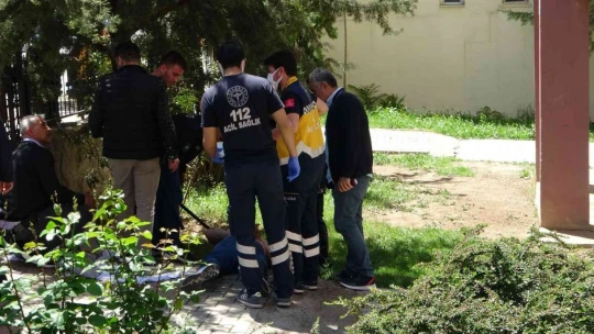 Kezzapla kendine zarar vermek isteyen şahsı polis etkisiz hale getirdi
