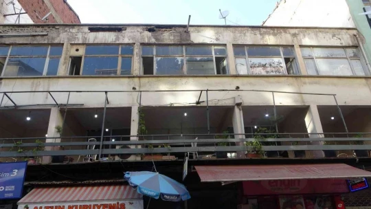 Kıraathanede okey oynarken vuruldu