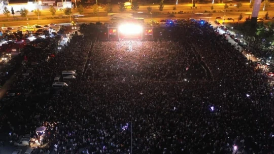 Kiraz festivali Manga konseriyle final yaptı