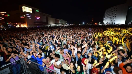 Kiraz Festivali'nde Mustafa Ceceli coşkusu