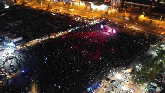 Kiraz Festivali'nde Mustafa Ceceli coşkusu