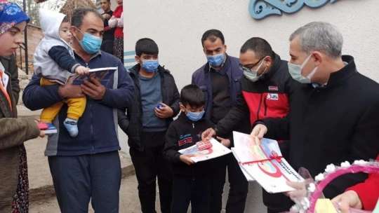 Kısıtlamada evdeki çocuklar unutulmadı