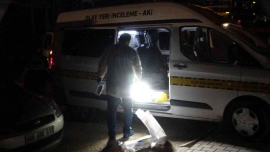 Kız meselesi yüzünden arkadaşını markette vurdu: 1 ağır yaralı