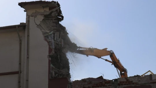 Kız Meslek Lisesi'nin ek binasının yıkımına başlanıldı