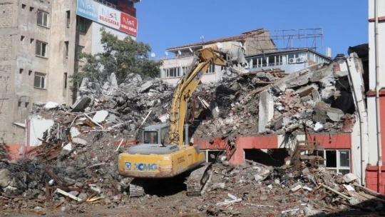 Kız Meslek Lisesi'nin ek binasının yıkımına başlanıldı