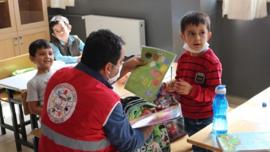 Kızılay köy okullarındaki çocukları unutmadı