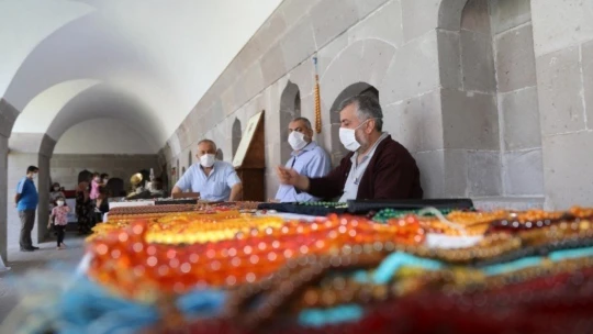 Koleksiyoncuların buluşma noktası: Antika Pazarı